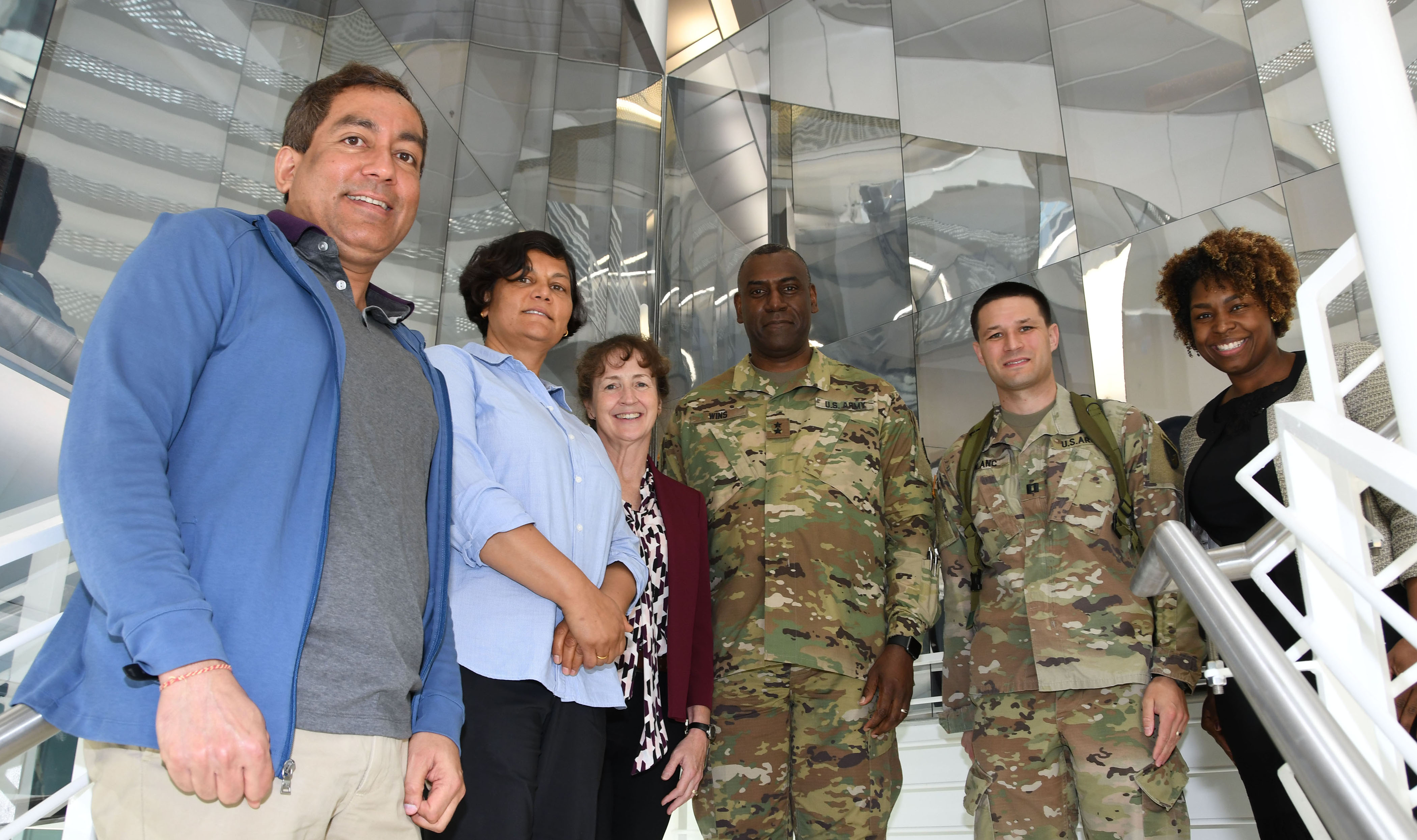 Major General Visits DSU Research Facility