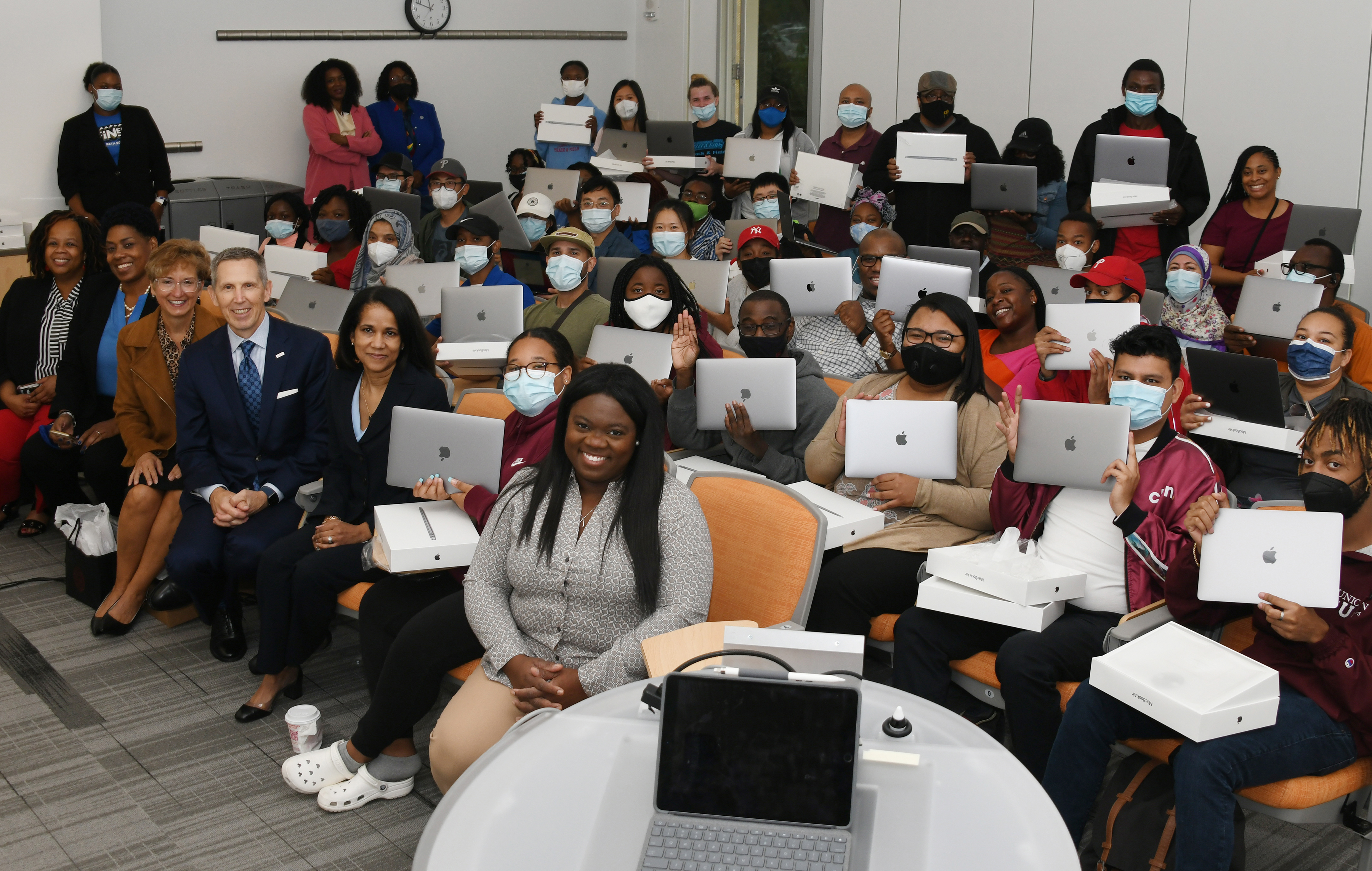 DuPont donates MacBooks to STEM graduate students