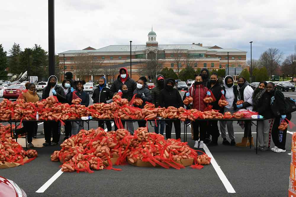 Students' community service sweet potatoes giveaway