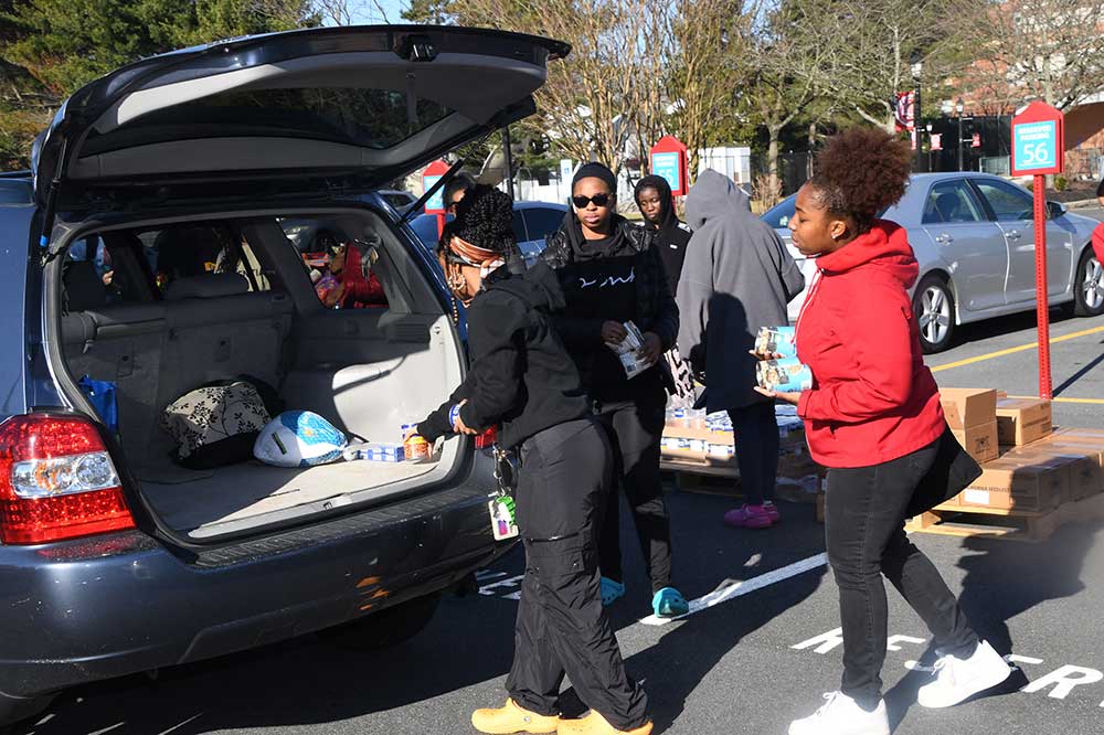 Inspired Day of Service distributes for the Food Bank